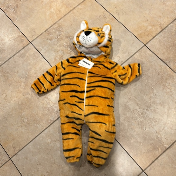 Qiaoniuniu Zebra  Costume  with Tail  New With Tag Fit size 2-3 - Picture 6 of 16